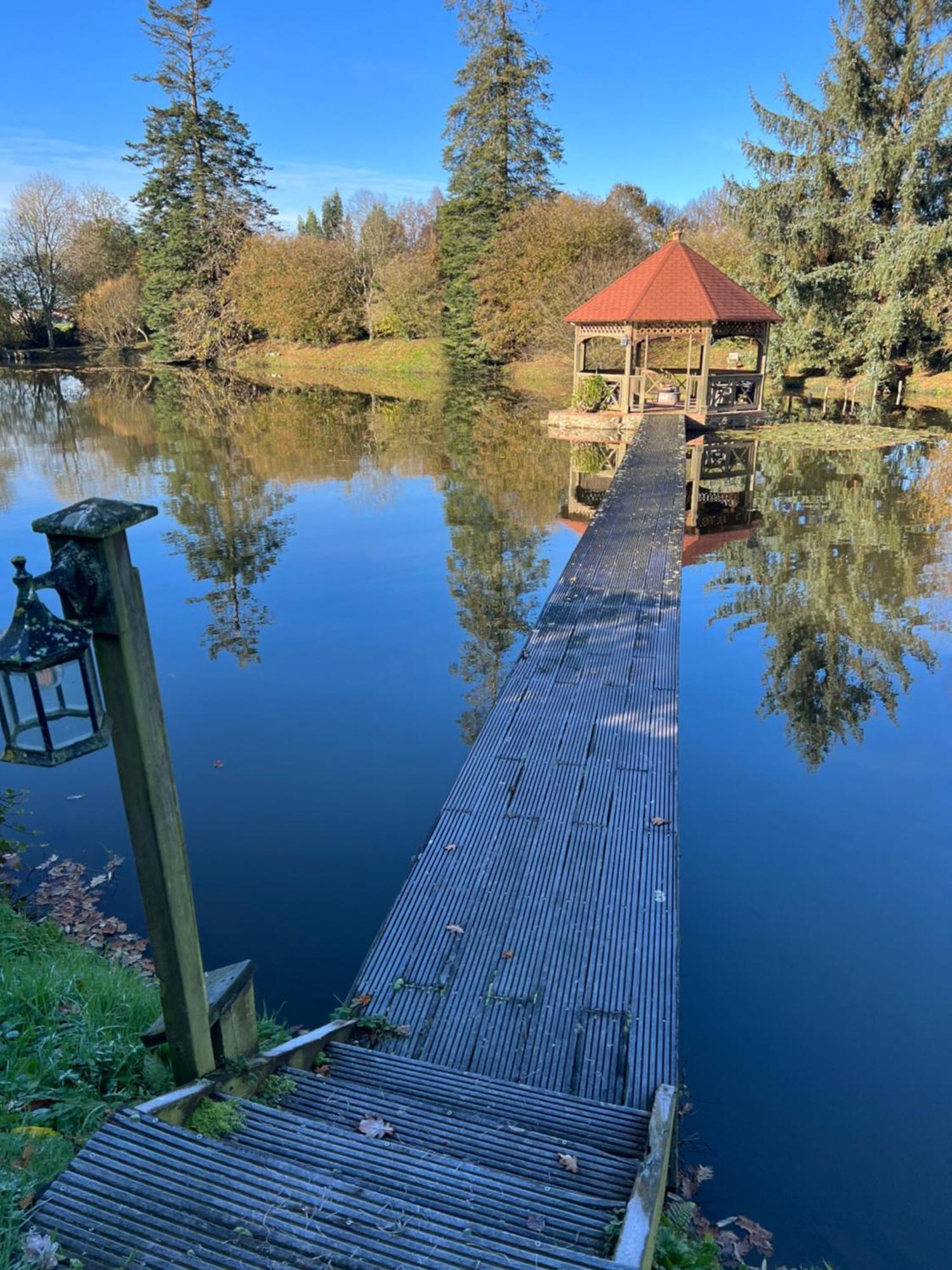Lake Noble Saint-Germain-l'Aiguiller Eksteriør billede